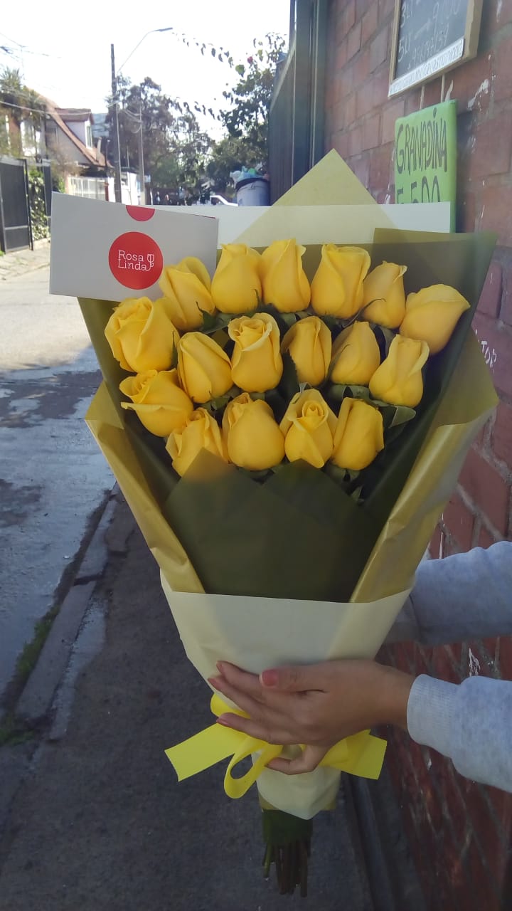 Ramo de rosas extendido con 18 rosas amarillas - Pedido 213570