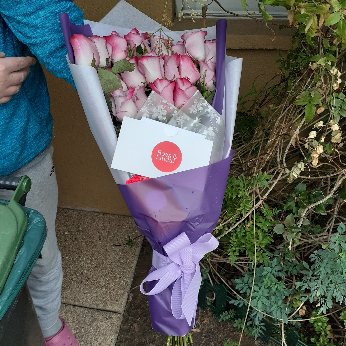 Ramo de rosas extendido con 18 rosas lilas - Pedido 234459