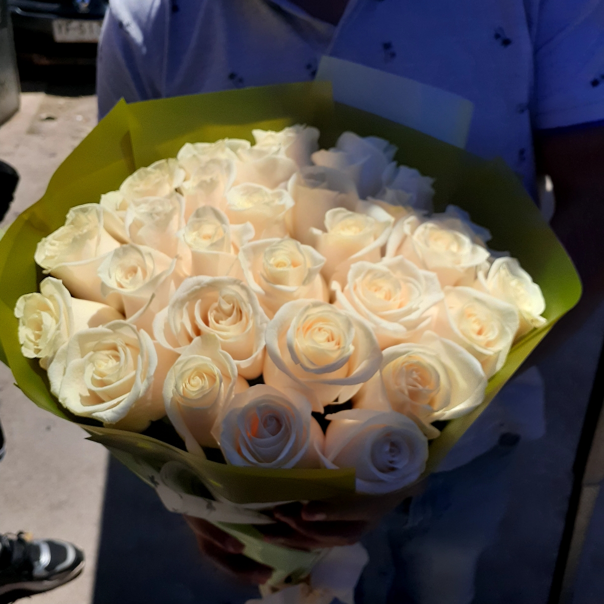 Ramo de rosas - Ramo circular con 24 rosas ecuatorianas blancas - Pedido 247856