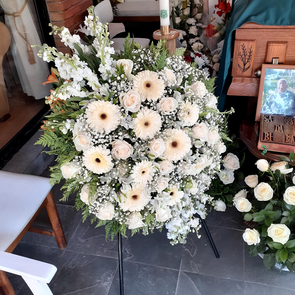 Eternidad - Corona de condolencias con flores blancas - Pedido 248241