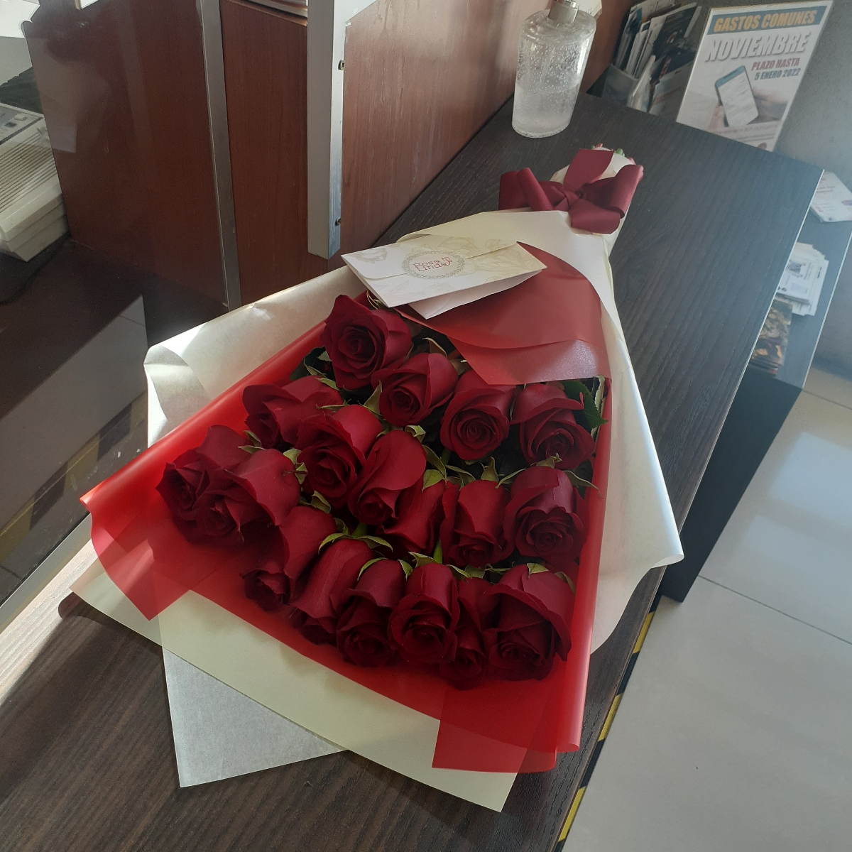 Ramo de rosas extendido con 18 rosas rojas - Pedido 248683